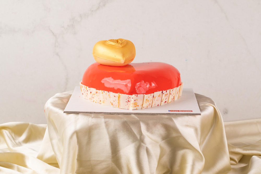 
                  
                    Load image into Gallery viewer, Valentine&amp;#39;s Premium Strawberry Love Cake - 2025
                  
                